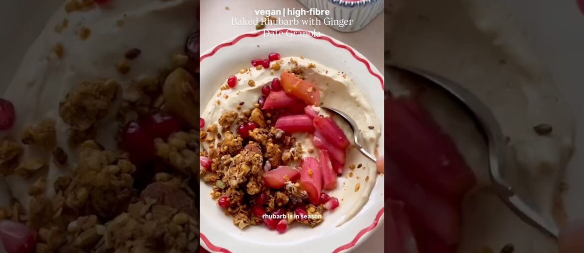 Baked Rhubarb with Ginger Date Granola Bowls 🥣💕 Baked Rhubarb with Ginger Date Granola Bowls 🥣💕