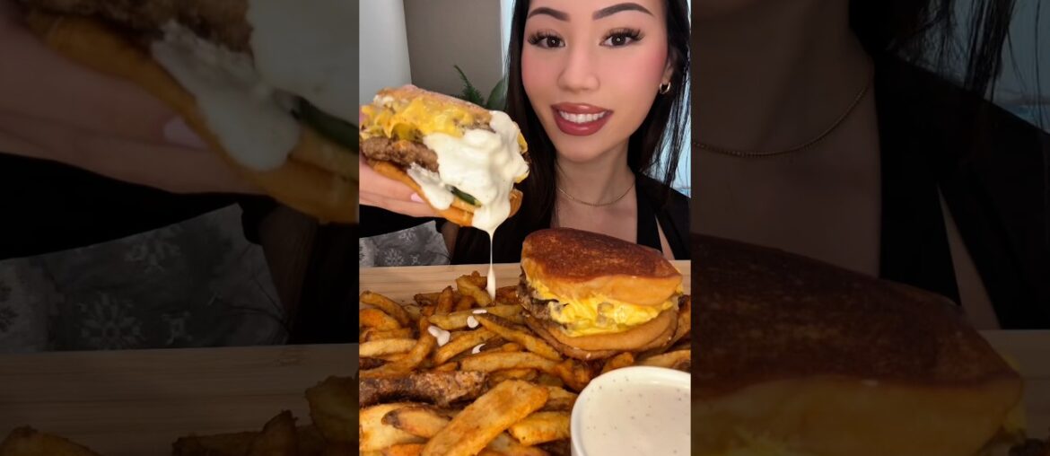 Five Guys Burger and fries 😍🔥 #eating #food #foodie #foodie #shortvideo #mukbang #shorts #short