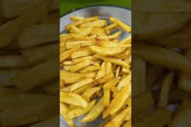 How To Make Instant Crispy French Fries At Home। French Fries Recipe। Chand k par chalo। #ytshorts
