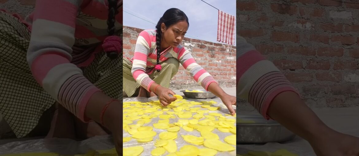 आलू के Chips 😊 #potatochips #recipe #holispecial #minivlog #vlog #shorts #youtubeshorts #viral
