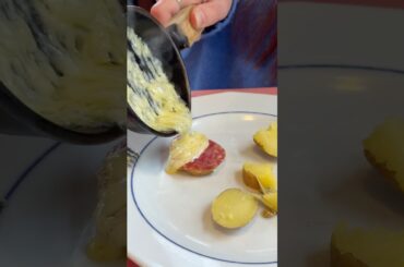 Los franceses mal, pero el invento de la Raclette es increíble, hay que reconocerlo #raclette