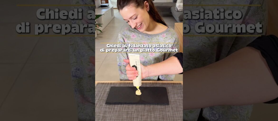 Fidanzato asiatico prepara piatto Gourmet #vitadicoppia #relazioni #ironia #shorts #AsianItalianLove