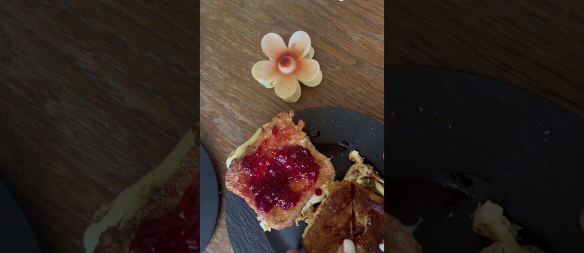French toast with marmelade and lceberg