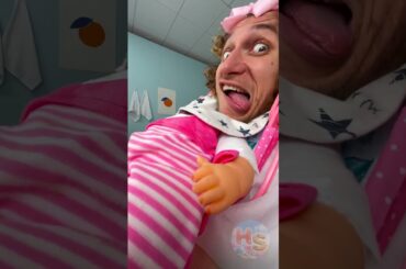 Bataille Épicée : Maman vs Cafard pour un Plat de Nouilles !