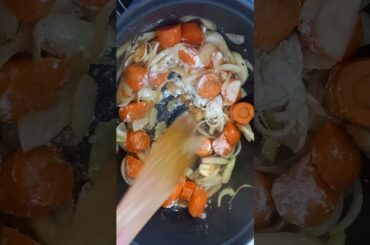 Classic French Boeuf Bourguignon 🇨🇵 Slow Cooked Red Wine Beef #comfortfood #frenchcooking