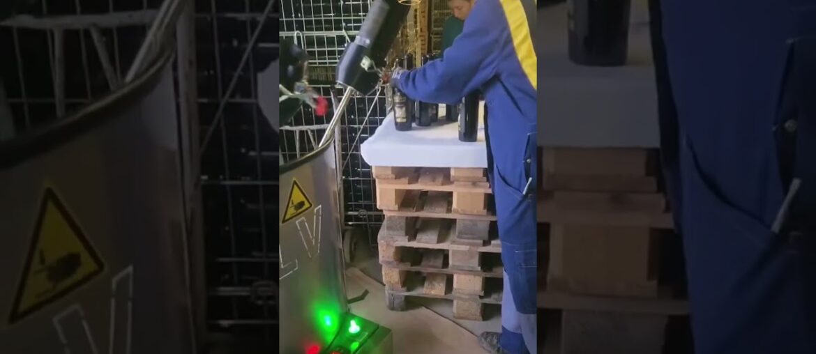 Video Cirage Bouteilles Cadillac COtes de Bordeaux Video Cirage Bouteilles Cadillac COtes de Bordeaux