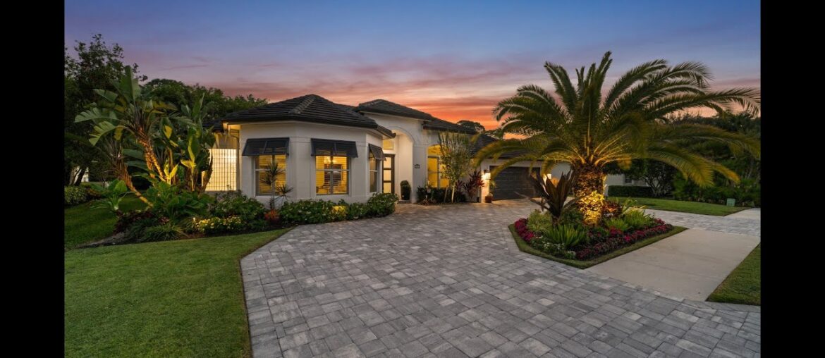 985 Spanish Moss Trail Naples, FL | ColdwellBankerHomes.com