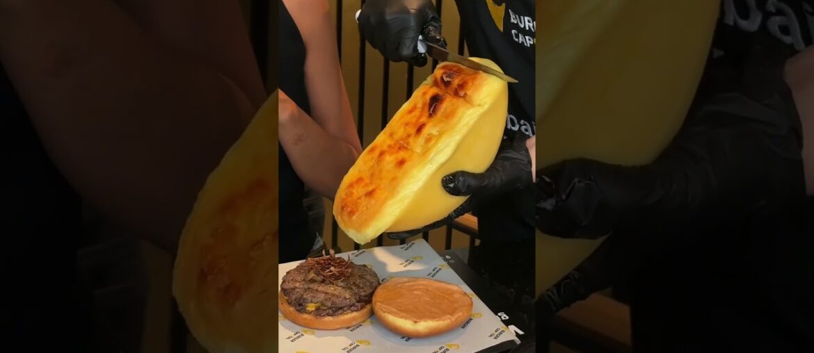 The Art of Crafting Gourmet Burgers with Raclette Cheese