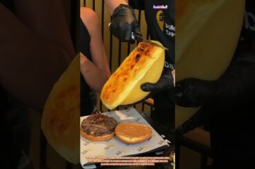 The Art of Crafting Gourmet Burgers with Raclette Cheese