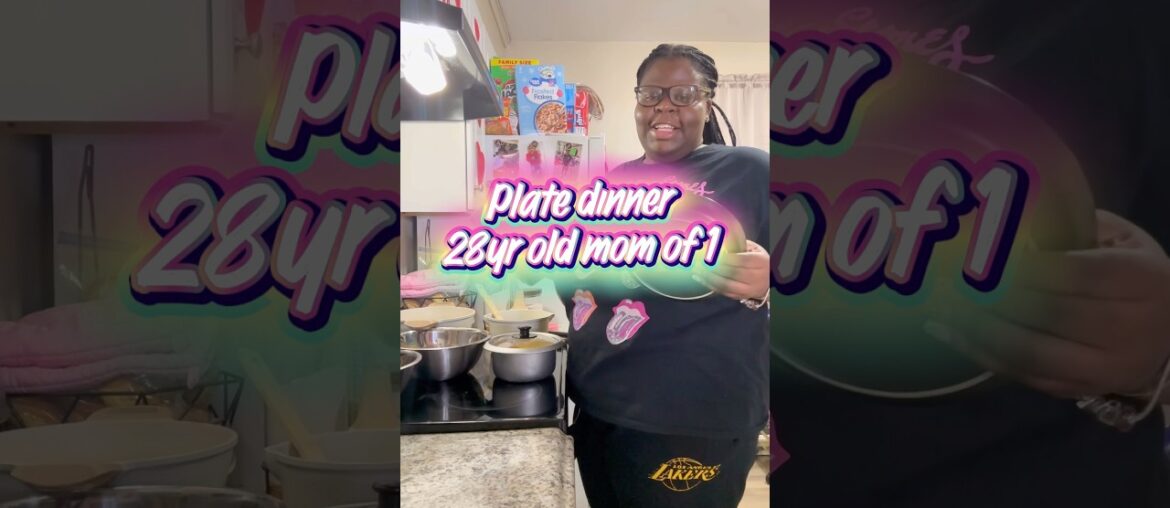 Plate dinner w. me as a 28yr old mom of 1. Mexican style rice, wings, & French style green beans🔥