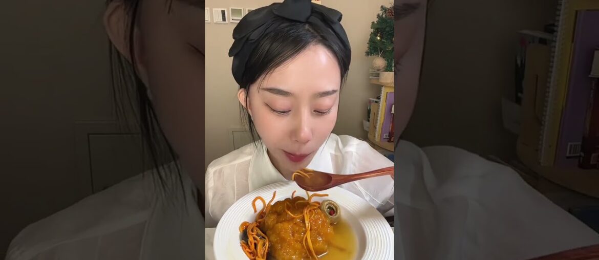 Dive into a Bowl of Southern French Mountain Mushrooms - Live Food Sharing