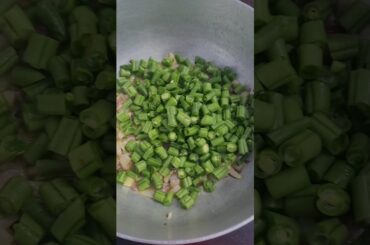 French beans ki sabji 😋 #ytshorts #frenchbeansrecipe #cooking #food #recipe #cookingvideo