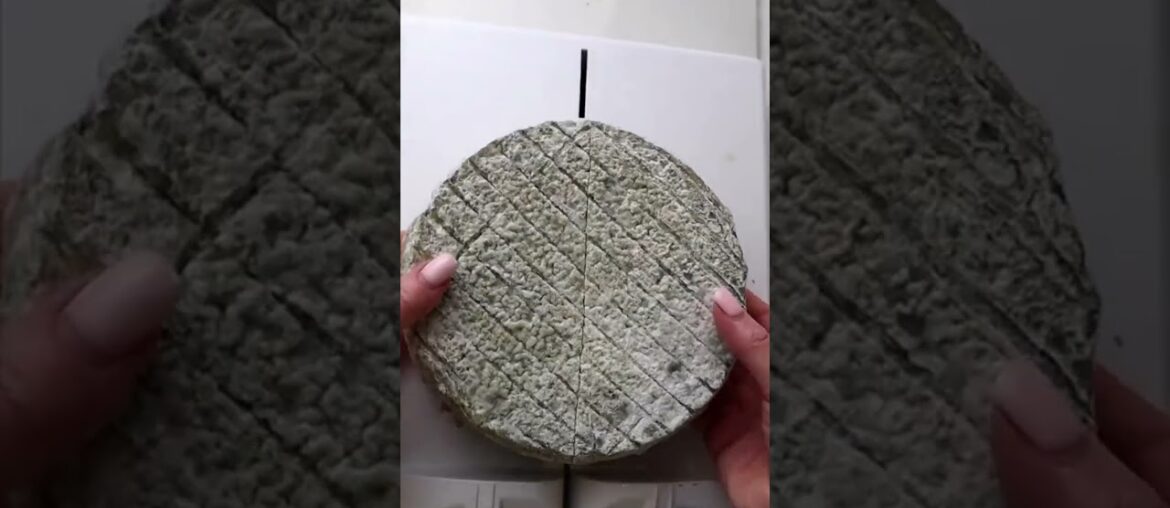 Le Cendrée is a type of goat’s cheese that originates from the Loire Valley region of France Le Cendrée is a type of goat’s cheese that originates from the Loire Valley region of France