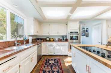 What can you say about this kitchen?