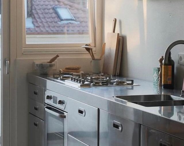 Range Hood Brand. Anyone familiar with this design?