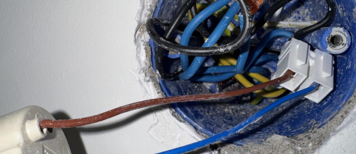 Junction box mountable recessed spotlight