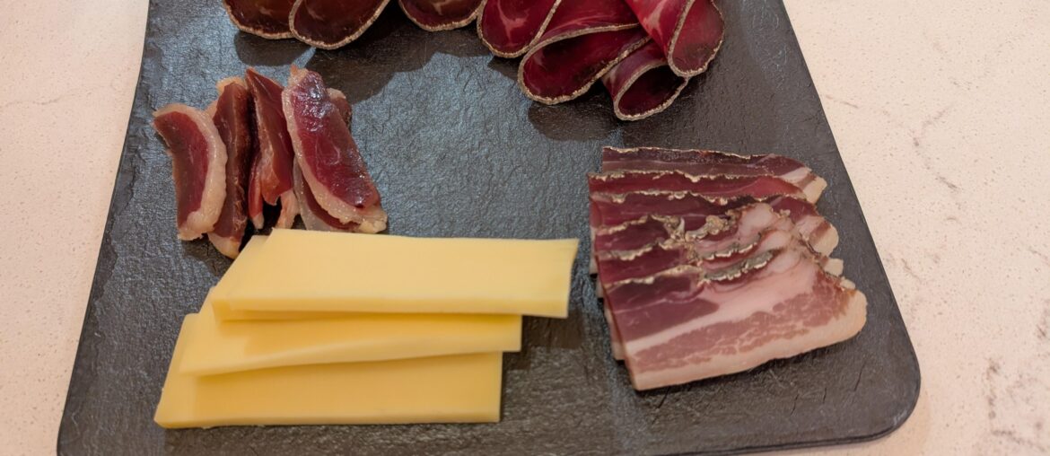 Assiette de charcuterie maison