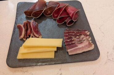 Assiette de charcuterie maison