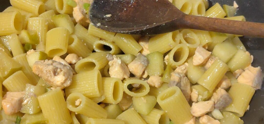 Mezzi rigatoni with salmon, green apple and whisky