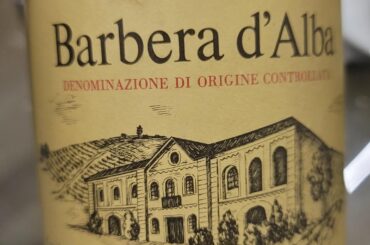 Barbera d’Alba DOC – F.lli Rabino 🇮🇹🍷 Just opened this bottle from Piedmont, Italy. Bright acidity, dark cherry notes, and a smooth finish. What’s your take on Barbera d’Alba? Rate it from 1–10 👇