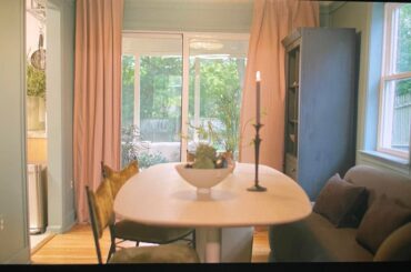 As seen in queer eye season 10, episode 3: can someone help me find this banquet bench?