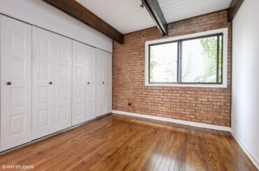 Which color desk would suit this room better?