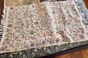 How to hang rug for display