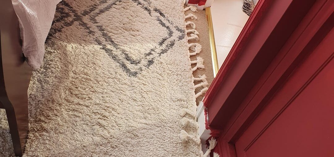 Can I safely remove the tassel from the rug?