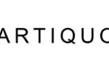 How do people decide whether an online art platform is worth exploring?