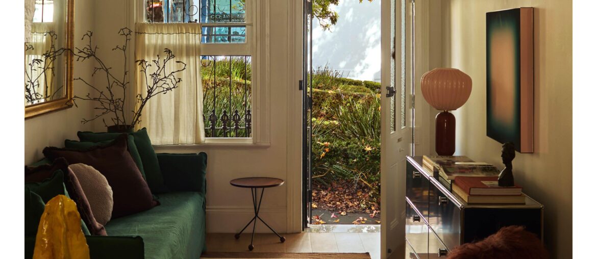 Narrow Victorian terraced house in Paddington, Sydney, New South Wales, Australia [4000x5200]