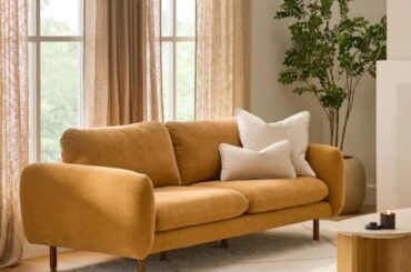 What color rug pairs well with this ginger couch?