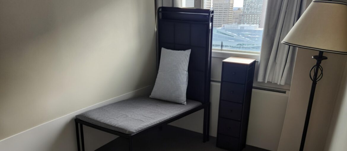 Does my bed look leggy?