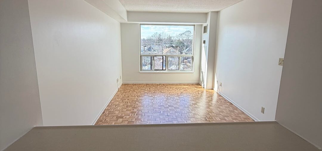 HELO ME DECORATE MY FIRST APARTMENT!