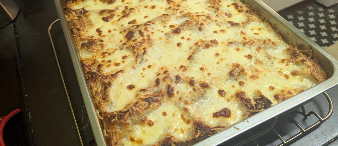 As I anyway cooked some Bolognese these days the rest of it became my favourite dish today. Lasagne......for me it is very hard to be better than a traditional Lasagne.