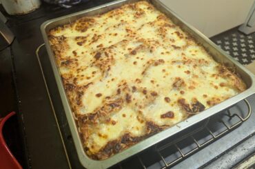 As I anyway cooked some Bolognese these days the rest of it became my favourite dish today. Lasagne......for me it is very hard to be better than a traditional Lasagne.