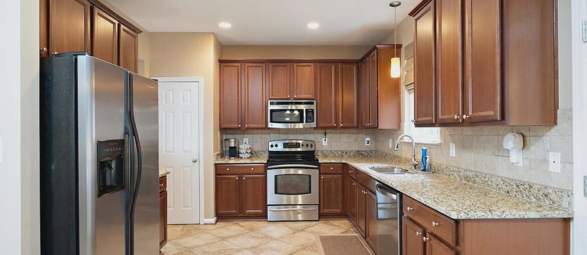 Kitchen Island or No Kitchen?