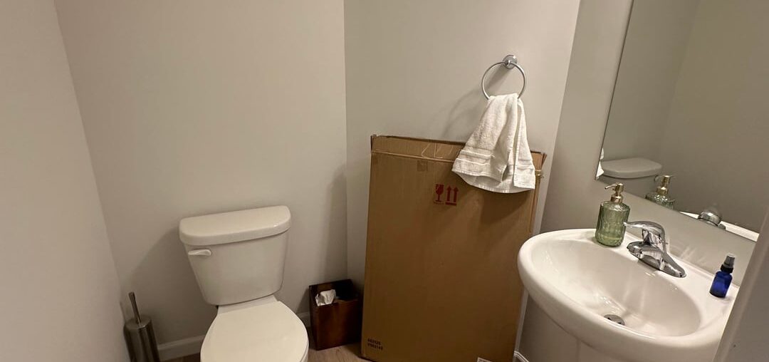 Bathroom wallpaper yay!