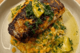 Colin avec mélange d'épices chipotle & paprika fumé, sur un lit de purée de pommes de terre & carottes, nappé d'une sauce à l'orange, au citron, au persil & à la ciboulette + Dessert Crêpes Nocciolata.