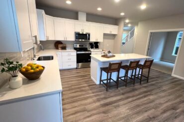 What wood goes with this flooring?