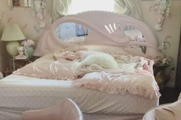 Furniture Online Like 80s Italian Postmodern?