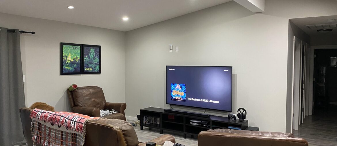 After a year, still don’t know what to do wit this space. Feels bland.