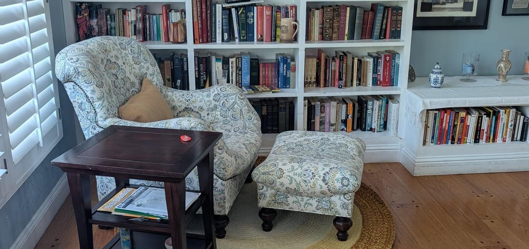 Is this rug the right size for this space? Also does the color work?