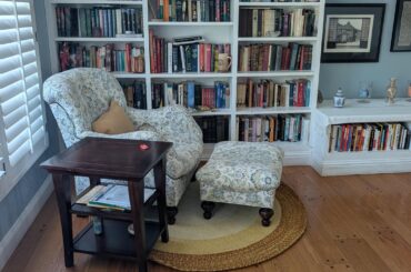 Is this rug the right size for this space? Also does the color work?