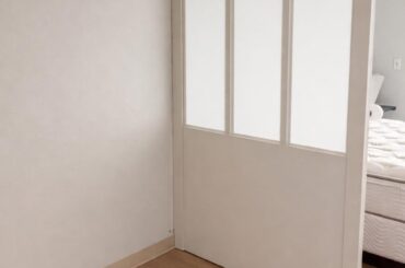 We’re trying to decide on a blue or white color for the divider at the hotel I work at, any thoughts or opinions are appreciated!