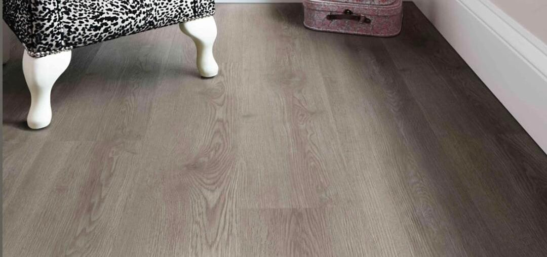 Grey oak effect flooring - baseboard colour