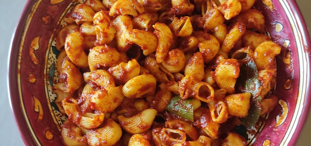 How about some simple vegetarian Tunisian pasta: tomato sauce, garlic and bay leaves or garnished with broad beans? How about some simple vegetarian Tunisian pasta: tomato sauce, garlic and bay leaves or garnished with broad beans?