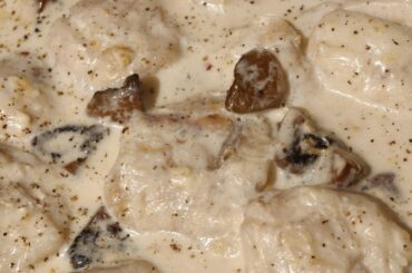 Joues de lotte à la crème et champignons sautés