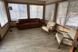 What color or style rug?