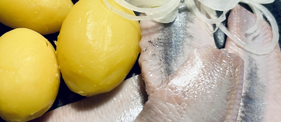 Matjes und Pellkartoffeln