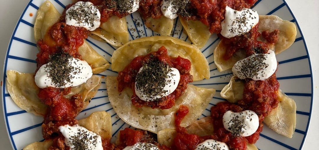 Ashak - ravioles afghanes aux poireaux et sa double sauce